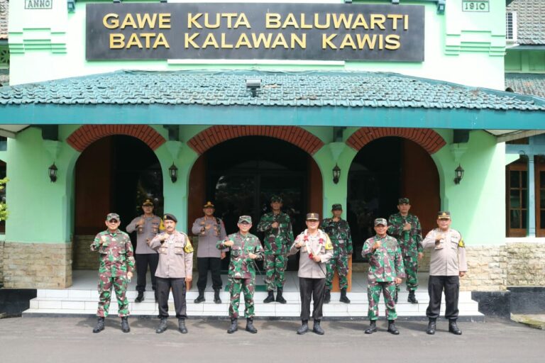 Perkuat Sinergitas, Kapolda Banten Kunjungi Danrem 064 Maulana Yusuf