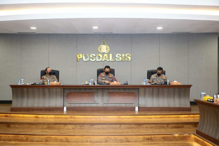 Kapolri Bersama Kabaharkam Gelar Rapat Persiapan PPKM Skala Mikro