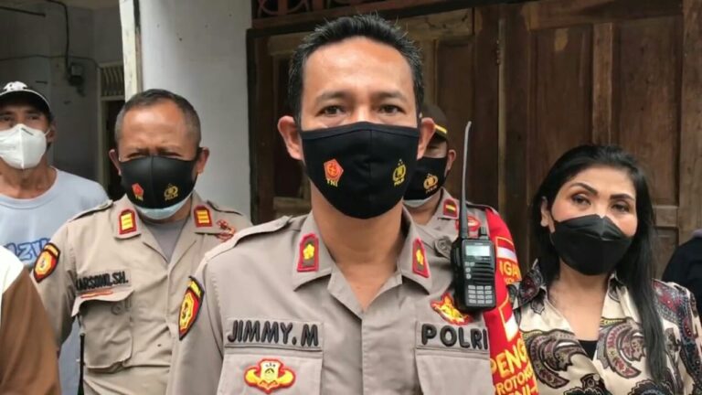 Polsek Pd Gede Terjunkan 48 Personelnya Guna Bantu Menekan Kasus Pandemi Covid-19 Di Kelurahan Jatirahayu