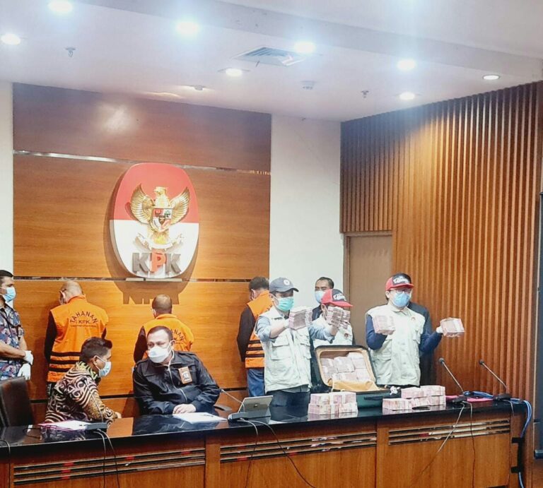 OTT Gubernur Sulsel KPK Tahan  Tersangka, Penerima Dan Pemberi