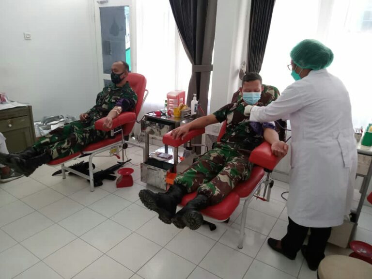 Donor Darah Satgas Yonif Mekanis 512/QY, Bantu Warga Perbatasan Papua Yang Membutuhkan