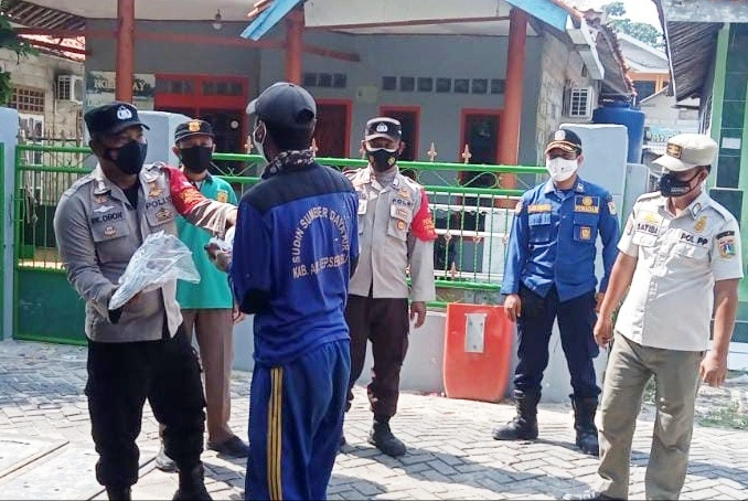 Door to Door, Polres Kep Seribu Bagikan 1.500 Masker