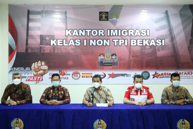 Buah Komitmen Pelayanan, Kantor Imigrasi Bekasi Dapat Penghargaan