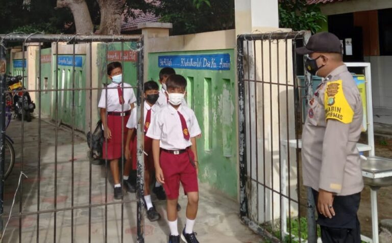 Giat PTM Terbatas Hari Pertama, Kapolsek Kep Seribu Utara: Penerapan ProKes Hal Yang Utama