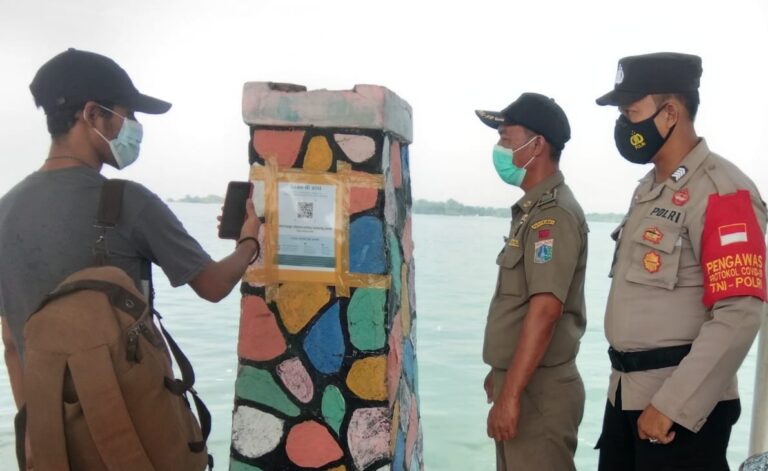 127 Penumpang Kapal Tiba Di Pulau Untung Jawa Diwajibkan Taat ProKes dan Sudah Suntik Vaksin