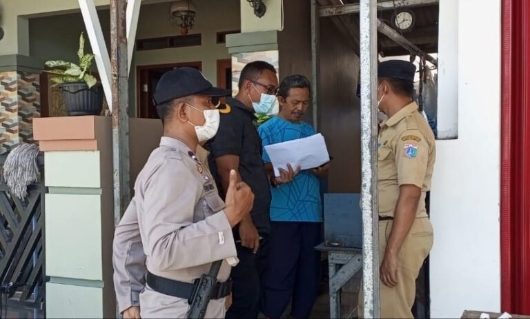 Secara Door to Door, Polsek Kepulauan Seribu Utara Sambangi Warga dan Ajak Suntik Vaksin COVID-19