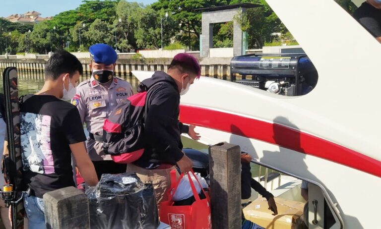 Sebelum Berangkat Ke Pulau Seribu, 175 Penumpang Kapal Diwajibkan Scan Barcode Peduli Lindungi dan Menggunakan Life Jacket Saat Perjalanan