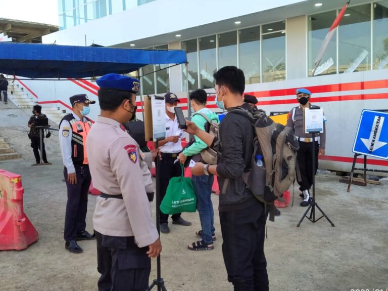Hari Ini, 185 Penumpang Kapal ke Pulau Scan PeduliLindungi di Pelabuhan Kaliadem