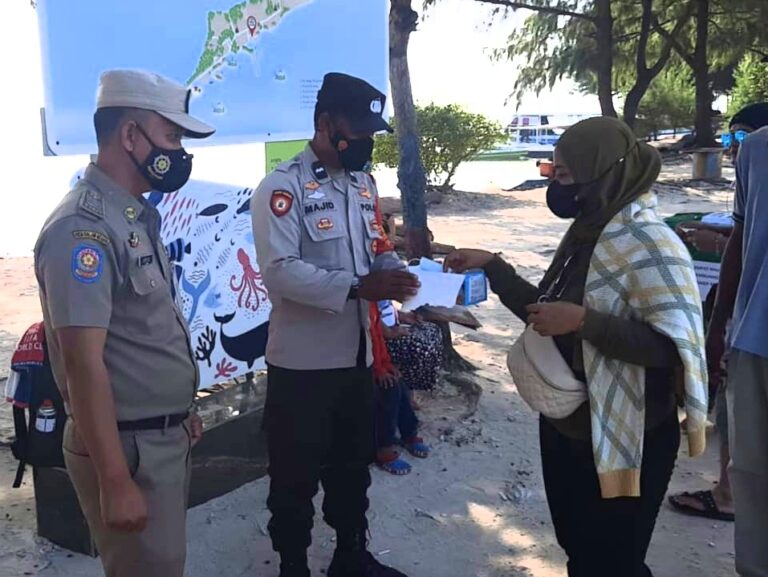 Warga di 8 Pulau Dapat 1.000 Masker dari Polres Kepulauan Seribu