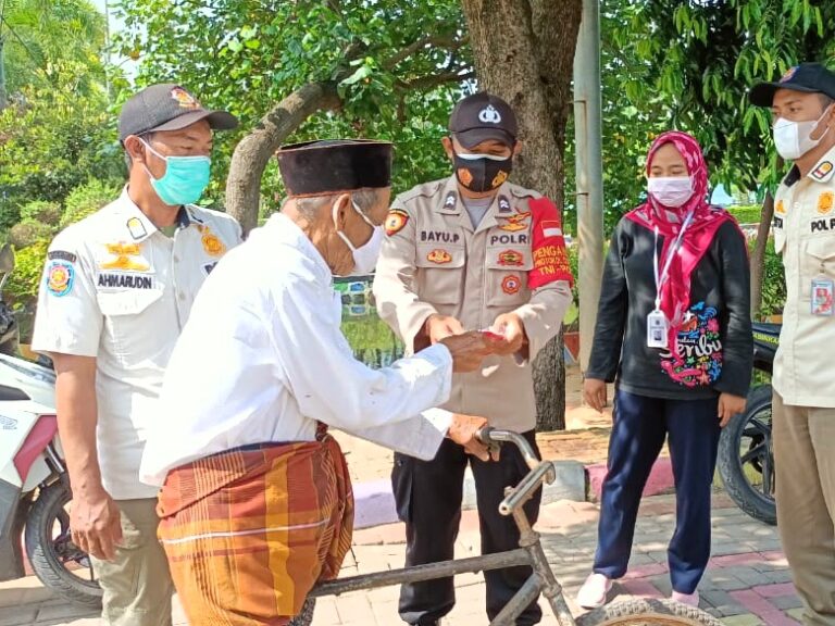 Warga di Pulau Pemukiman Dapat 1.300 Masker dari Polres Kepulauan Seribu