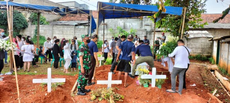 Kepedulian Danramil 05/Cpt, Hadiri Pemakaman Warga di Wilayah Teritorialnya