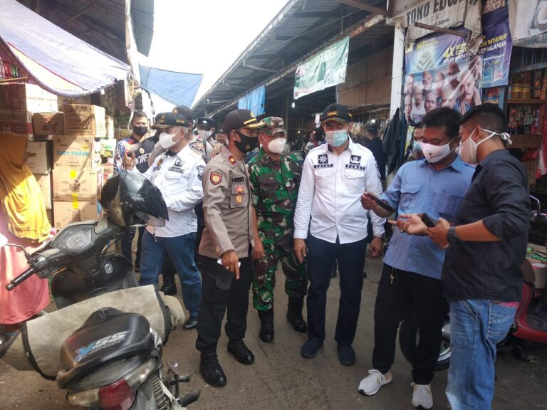 Operasi Gabungan PPKM Level 2, Koramil 05/Blj di Pasar Sentiong