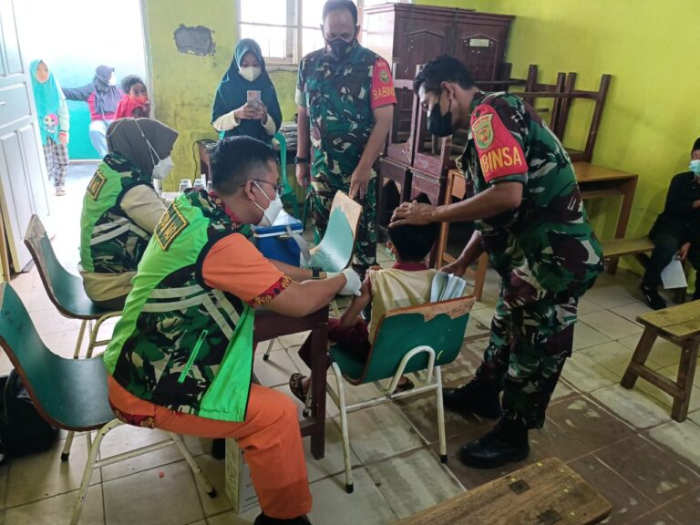 Koramil 410-03/Teluk Betung Utara Geruduk Madrasah Ibtidaiyah Mathaul Anwar Sinar Laut