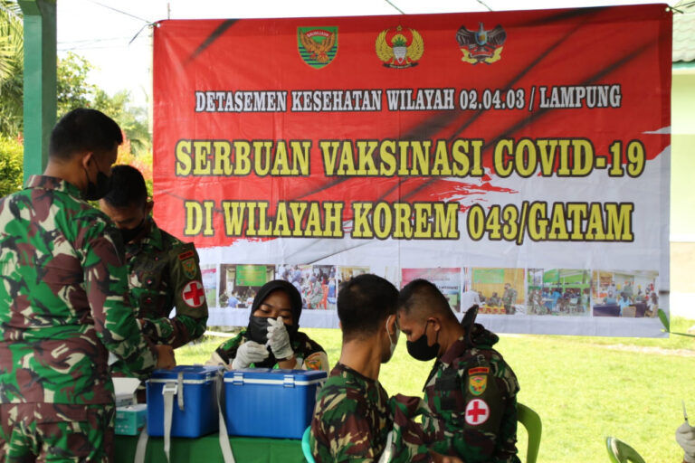 Perkebal Imunitas Prajurit Yonif 143/TWEJ Melaksanakan Vaksin Covid-19 Tahap Tiga