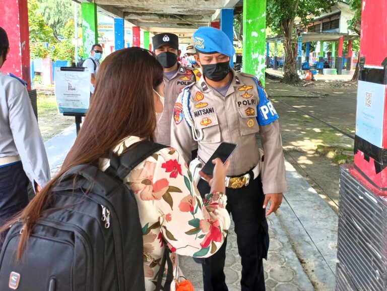 Setelah Scan PeduliLindungi, 77 Penumpang Kapal yang Baru Tiba di Pulau Tidung Diwajibkan Taat ProKes