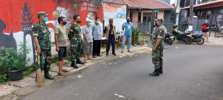 Cermin Sehat, Koramil 01/Jatinegara Lakukan Pembersihan Kampung Pancasila