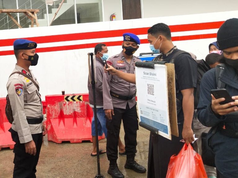 Di Pelabuhan Kaliadem, 170 Penumpang Kapal Scan PeduliLindungi Sebelum Berangkat ke Pulau Seribu