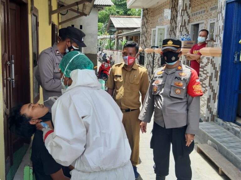 Upaya Cegah dan Putus Mata Rantai Sebaran COVID19, Polsek Kep Seribu Utara Giatkan Testing Swab Antigen Door to Door