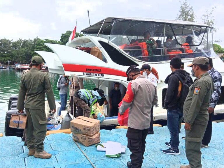 Setelah Scan PeduliLindungi, 123 Penumpang Kapal Yang Baru Tiba di Kep Seribu Selatan Diwajibkan Taat ProKes