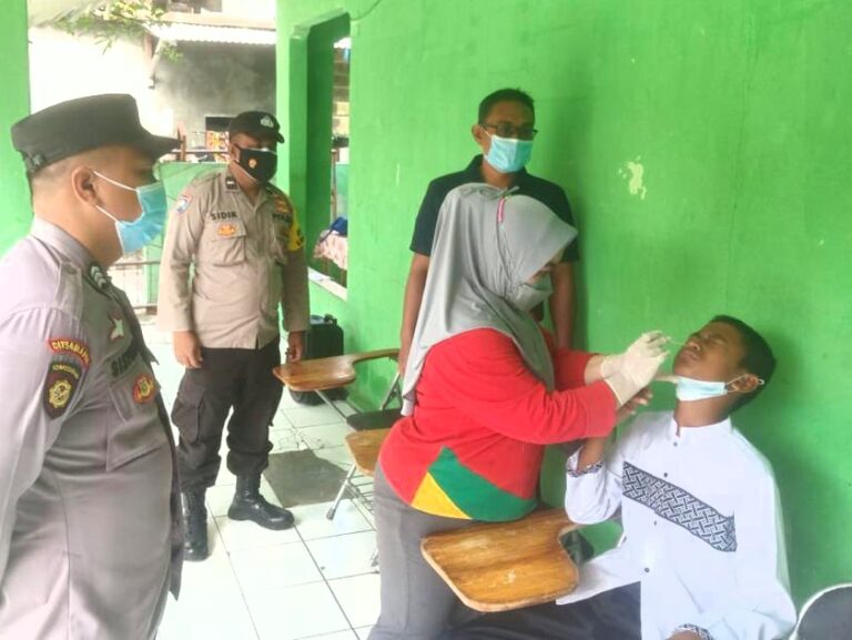 Hambat Sebaran COVID19 Cluster Sekolahan, Polsek Kep Seribu Utara Terus Gelar Testing Swab Antigen di 4 Sekolah