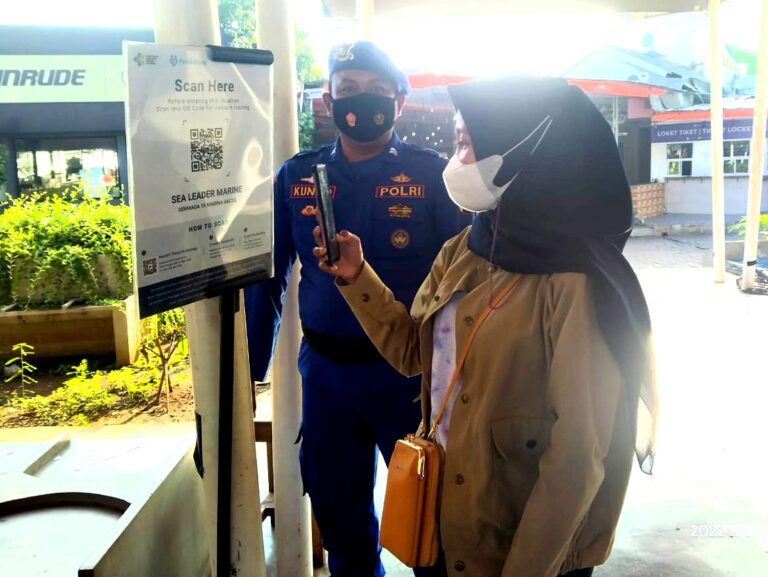 Di Dermaga Marina Ancol, 80 Penumpang Kapal Scan PeduliLindungi Sebelum Berangkat ke Pulau Seribu