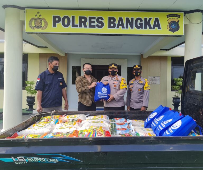 Sukseskan Vaksinasi, 100 Karung Beras diSalurkan Media Purna Polri ke Polres Bangka