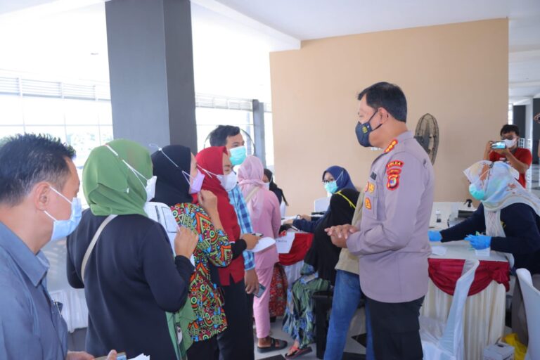Dirikan pos pelayanan vaksinasi, Kabid Humas : Polda Lampung pastikan masyarakat yang akan mudik sudah divaksin