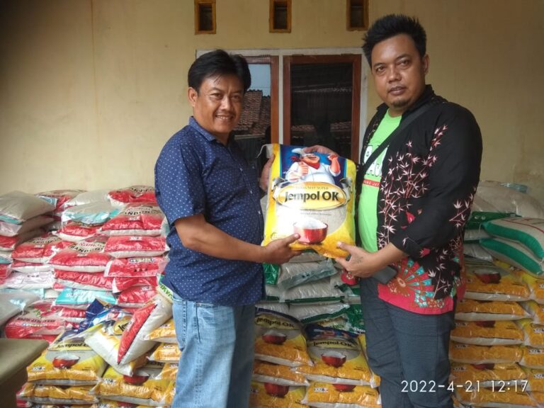 C.V. BAJA Ikut Andil Bantu Pemerintahan Desa Kaliasin Dalam Kegiatan Bansos Sembako dan BLT Minyak Goreng Pada KPM