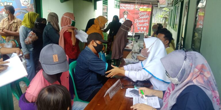 Koramil 410-01/Panjang Menggelar Serbuan Vaksinasi Booster Untuk Masyarakat