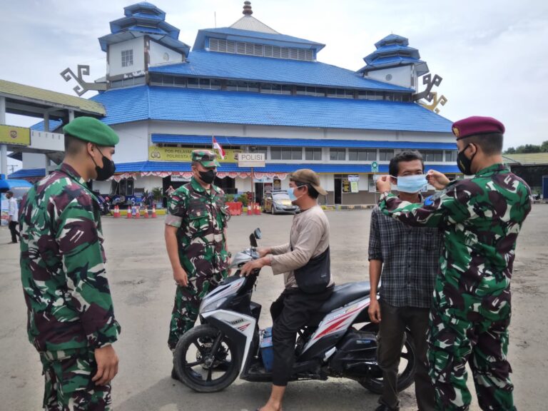 Cegah Penyebaran Covid 19 Jelang Perayaan Idul Fitri 1443 H, Kodim 0410/KBL Bersama Satgas Covid 19 Laksanakan Patroli
