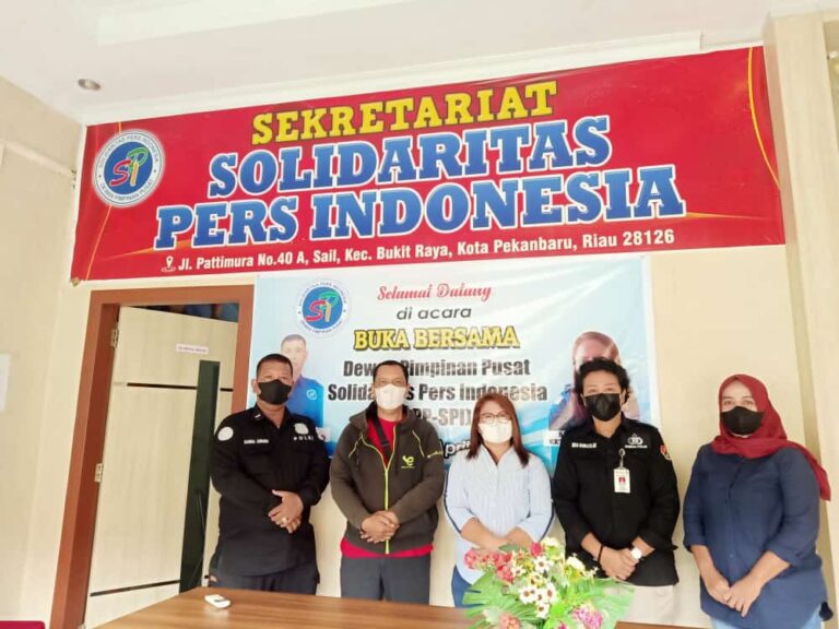 Ketum SPI Sambut Kedatangan Humas Polda Riau di Kantornya