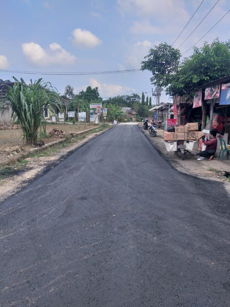 Pembangunan Peningkatan Infrastruktur Jalan di Desa Sabah Balau di Syukuri Warga
