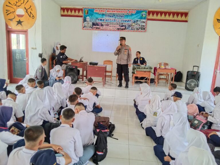 Cegah Kenakalan Remaja dan Penyalahgunaan Narkoba Kasat Binmas Sosialisasi di SMAN 1 Sukau
