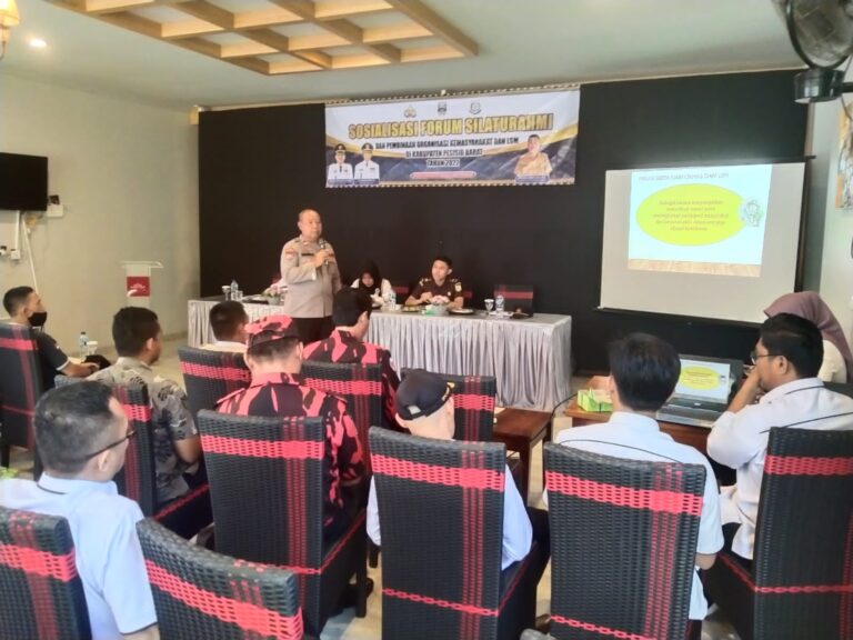 Kasat Binmas Polres Lampung Barat Iptu Suherman.S.H, Jadi Pemateri Dalam Kegiatan Pembinaan dan Sosialisasi Ormas / LSM