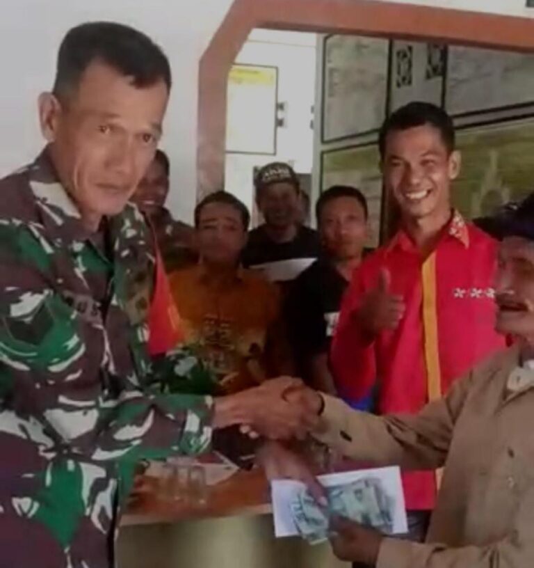 Pekon Sukadamai  Bagikan Bansos BLT-DD Kepada 79 KPM