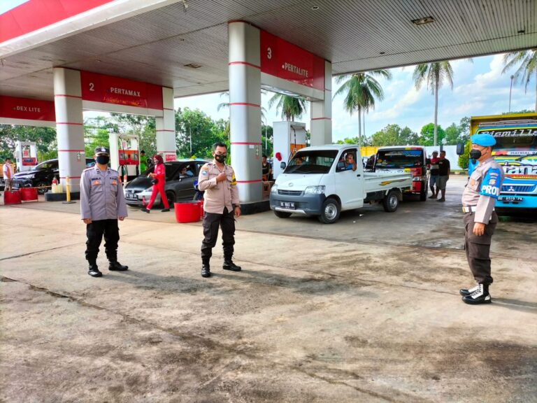 BBM Naik, Polres Lamtim Terjunkan 30 Personel Amankan SPBU