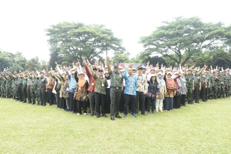 Danrindam Jaya Resmi Menutup Diksar Belneg Bagi Mahasiswa Baru Politeknik Negeri Jakarta TA. 2022.