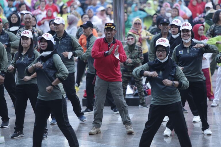 Enam Puluh Tim Ikuti Jalan Sehat Kreatif, Susuri Kampung Kampanyekan Program Pemerintah