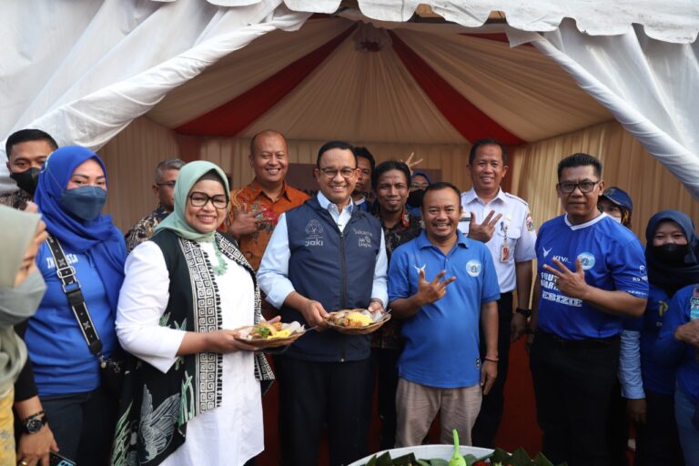 Anies Baswedan Canangkan Revitalisasi Stadion Sepak Bola Tugu Jakarta Utara 