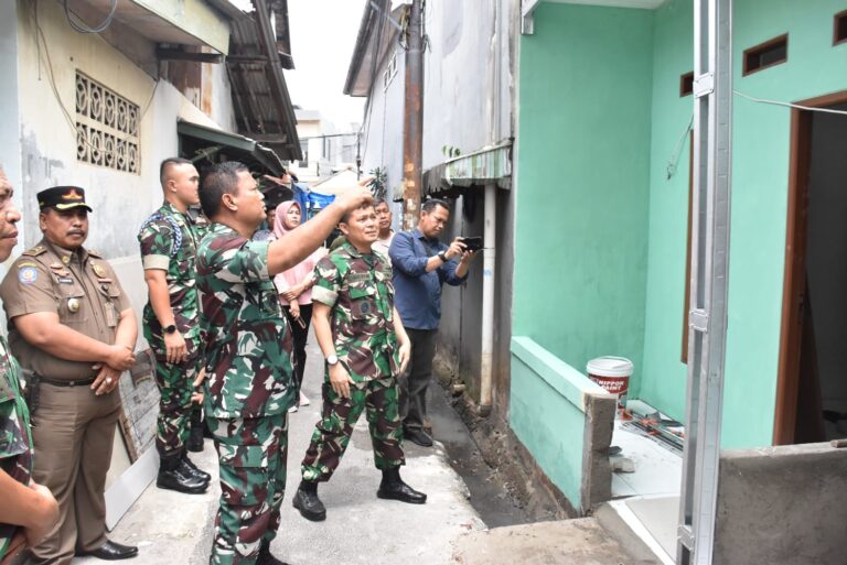 Pangdam Jaya Tinjau Pembangunan Rumah Tidak Layak Huni (RTLH) di wilayah Kodim 0504/JS