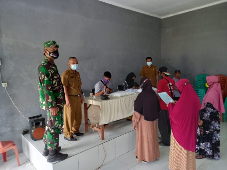 Babinsa Bersama Kades Margasari Mendata UMKM