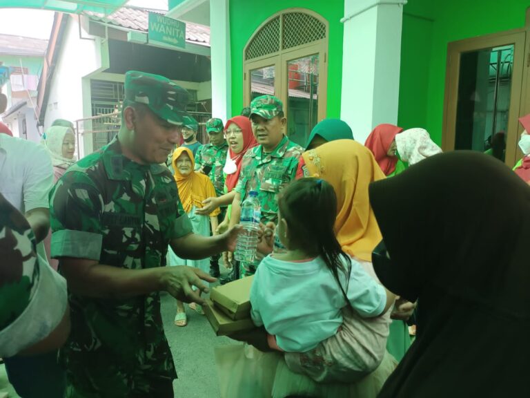 Giat Bakti Sosial Peringati Hari Juang TNI-AD ke 77, Kodim 0505/JT Bagikan 600 Nasi Kotak