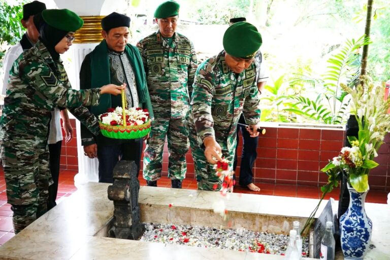 Pangdam Jaya Pimpin Ziarah ke Makam Pangeran Jayakarta
