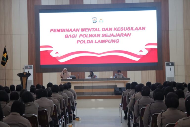 512 Polwan Polda Lampung mendapat pembinaan kepribadian
