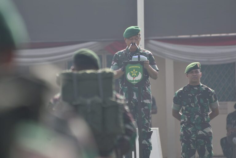 Kasdam Jaya/Jayakarta Pimpin Upacara Penyerahan Simbol dan Pelepasan Peleton Beranting Yudha Wastu Pramuka Jaya Kodam Jaya