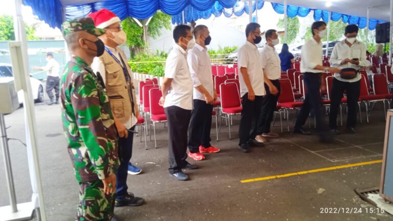 Danramil 03/GP Sinergi Bersama Kapolsek Palmerah Laksanakan Pengecekan Gereja Salvator Paroki Slipi Jelang Misa Natal Malam