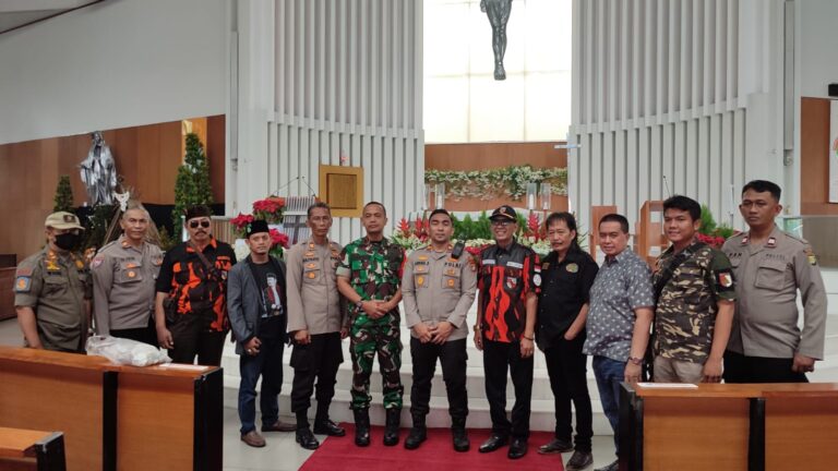 Danramil, Kapolsek dan Wakil Camat Cengkareng Pantau Situasi Jelang Perayaan Natal Wilayah Cengkareng