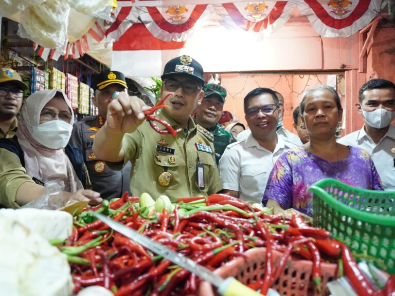 Pastikan Stok dan Pangan Stabil, Forkopimko Jakbar Tinjau Dua Pasar di Kecamatan Tambora