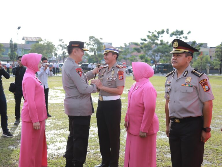 866 Personel Jajaran Polda Riau Naik Pangkat, Kapolda Irjen Iqbal: Karakter Akhlak Harus Semakin Baik