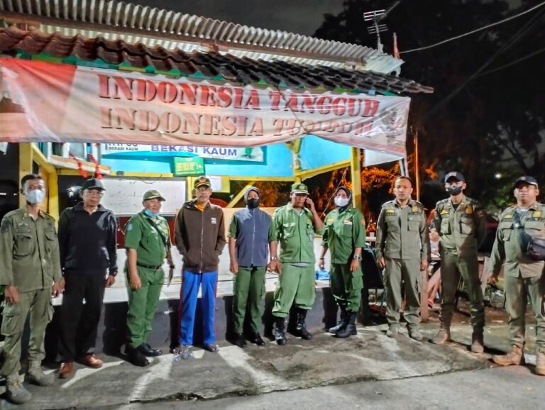Satpol PP Bekasi Timur Beserta Satlinmas Gelar Patroli Lingkungan Di Wilayah